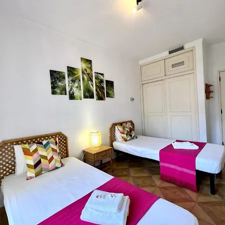 Palm Tree With Pool By Homing Appartement