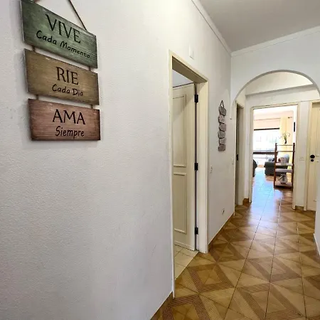 Palm Tree With Pool By Homing Διαμέρισμα