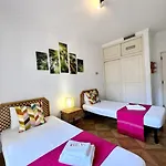Palm Tree With Pool By Homing Apartmán