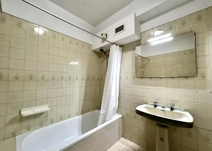 Palm Tree With Pool By Homing *